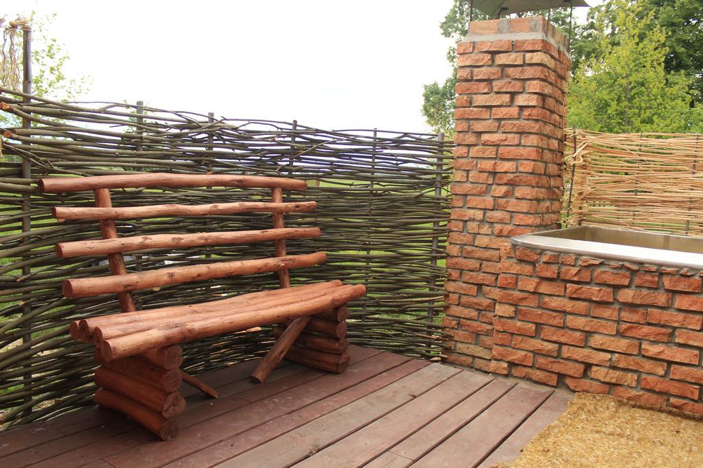Usadba Kupalinka Hotel Ostrovo Ngoại thất bức ảnh